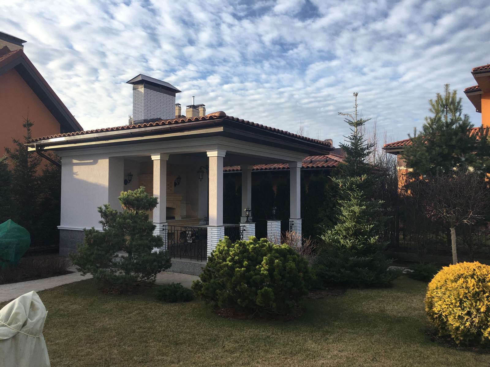 Ремонт фасадов беседки-барбекю