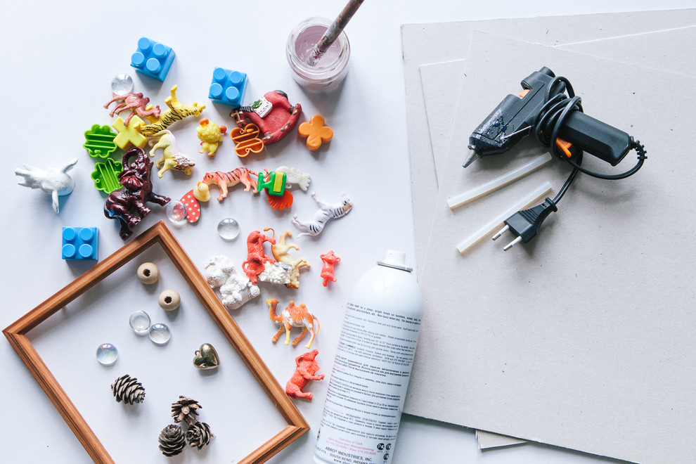 Своими руками: Полка в рамке из остатков Lego, мелких игрушек