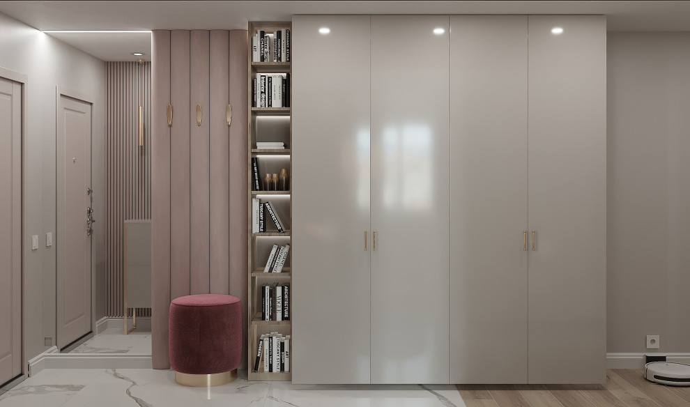 Трехкомнатная квартира для молодой девушки