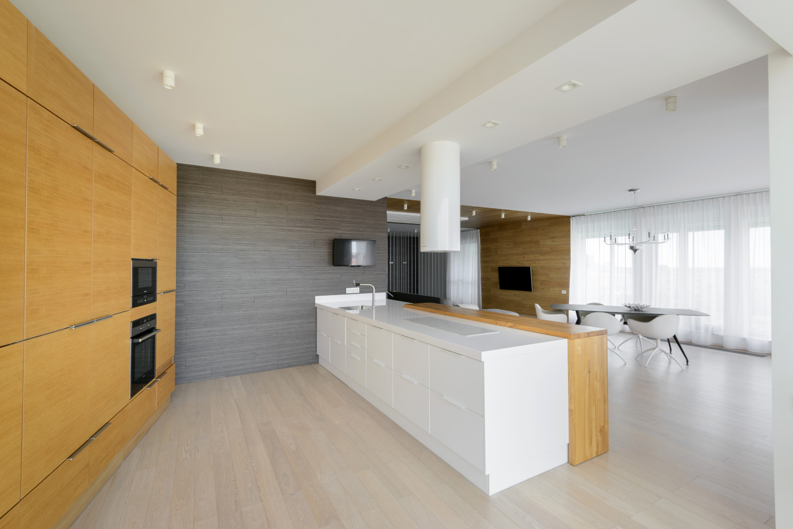 Современная квартира с Сибирским характером.