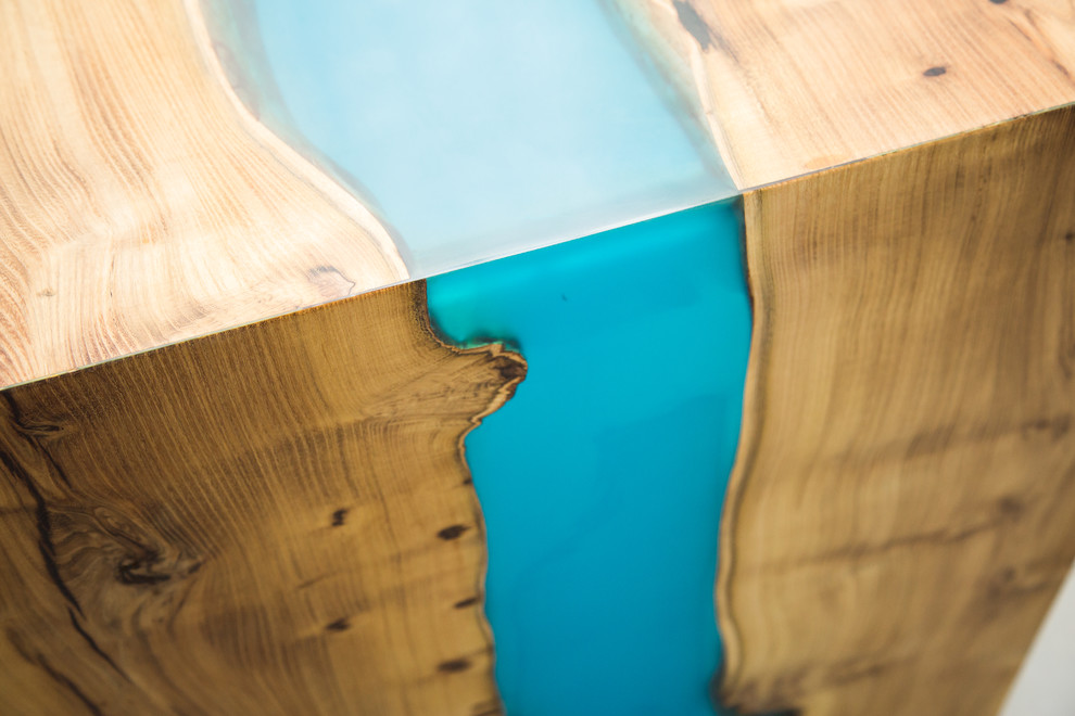 Рабочий стол из Акации