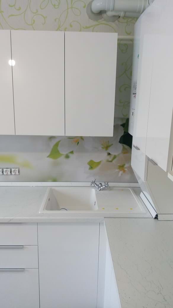 Кухня акриловая с газовым котлом