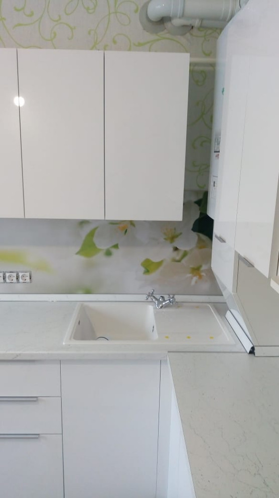 Кухня акриловая с газовым котлом