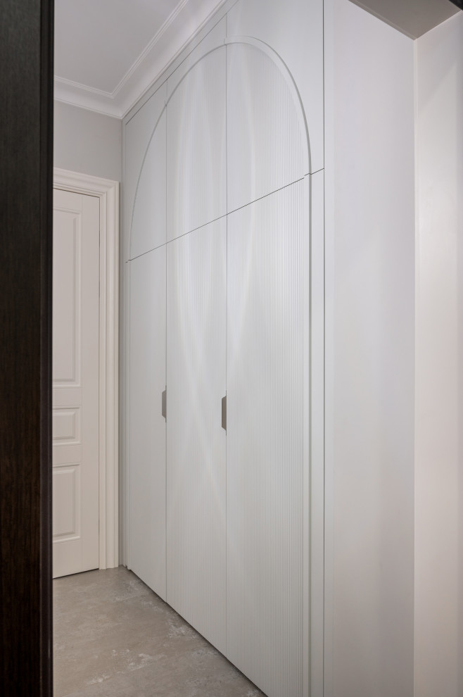 Шкаф с декоративной аркой