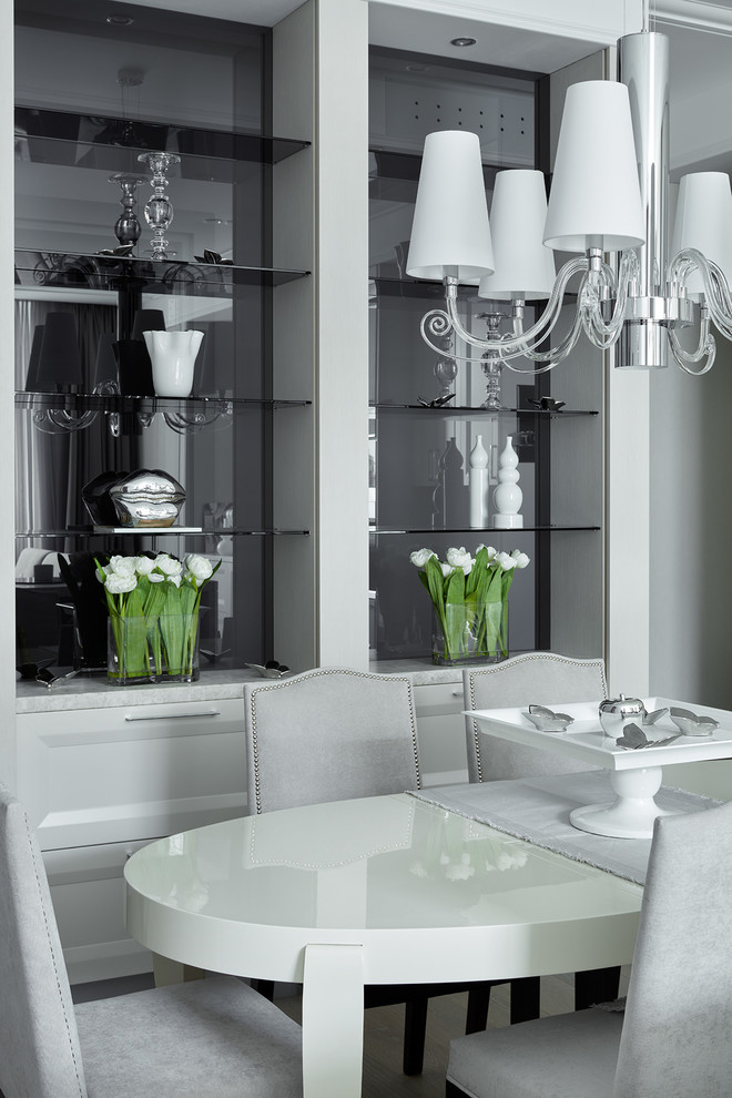 Черно-белая квартира с цветочной спальней