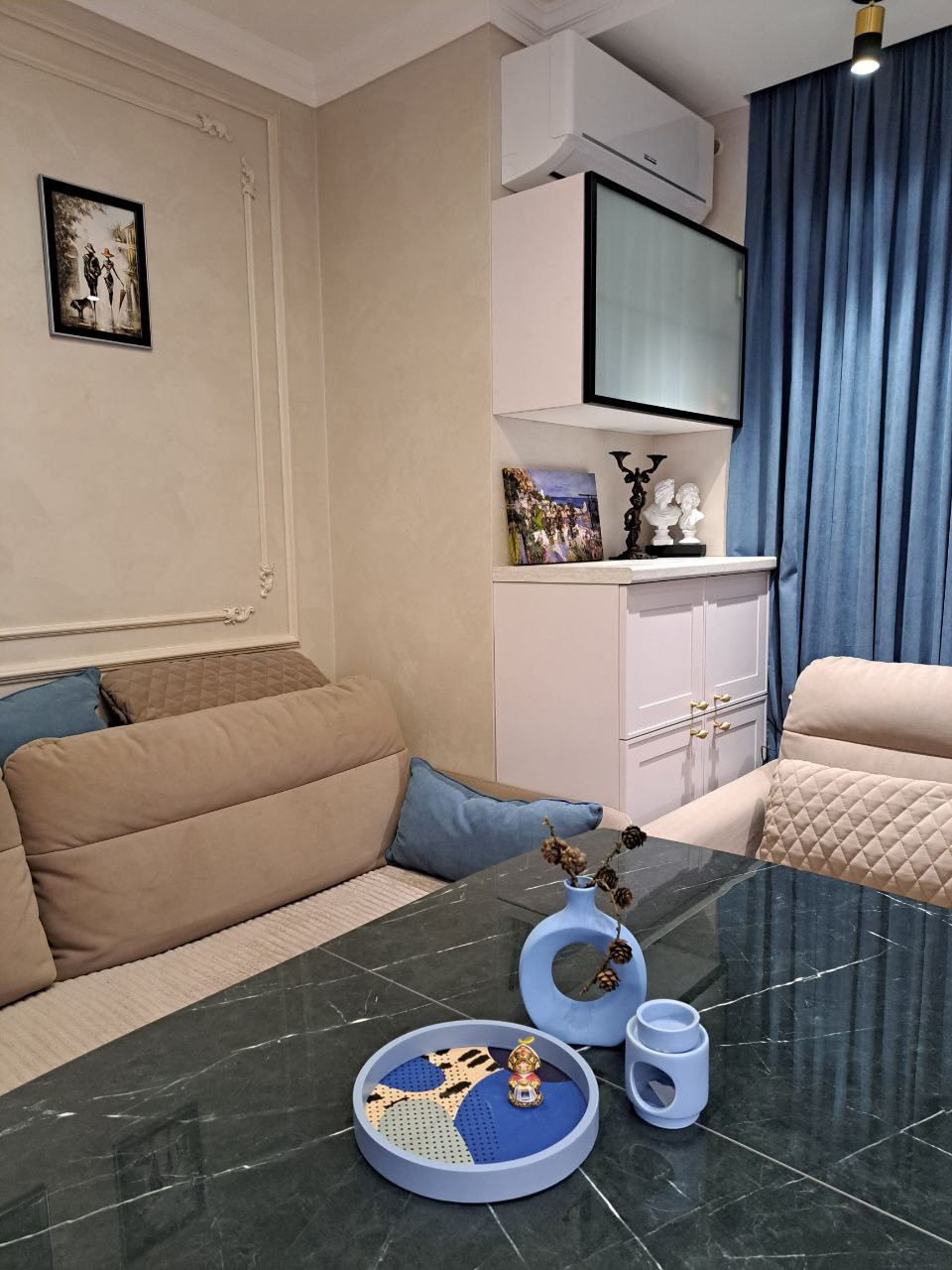 Обеденная зона в кухне-гостиной