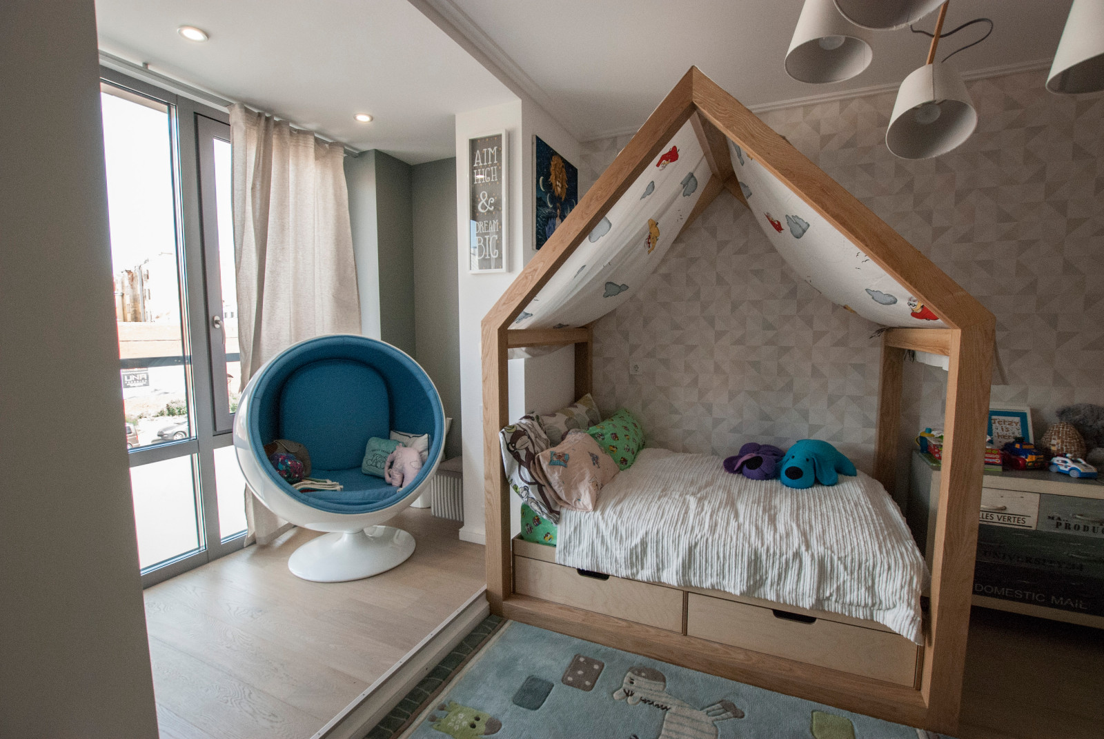 Modern and lignt 140 sq. m. appartment in Saint-Petersburg