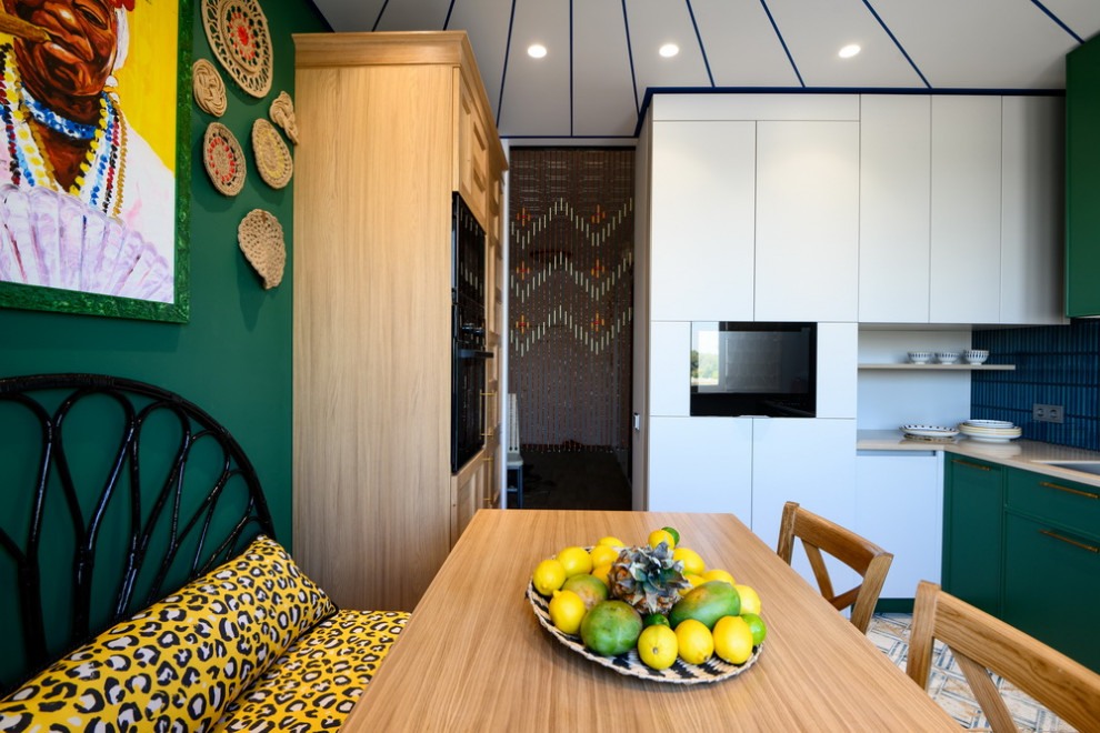 Кухня с кубинской дамой