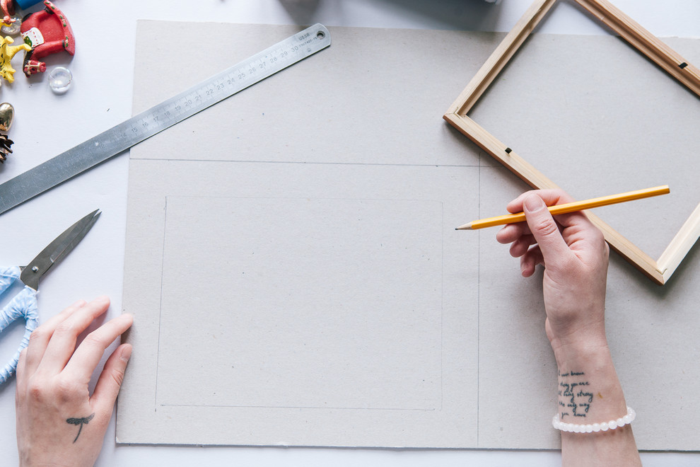 Своими руками: Полка в рамке из остатков Lego, мелких игрушек