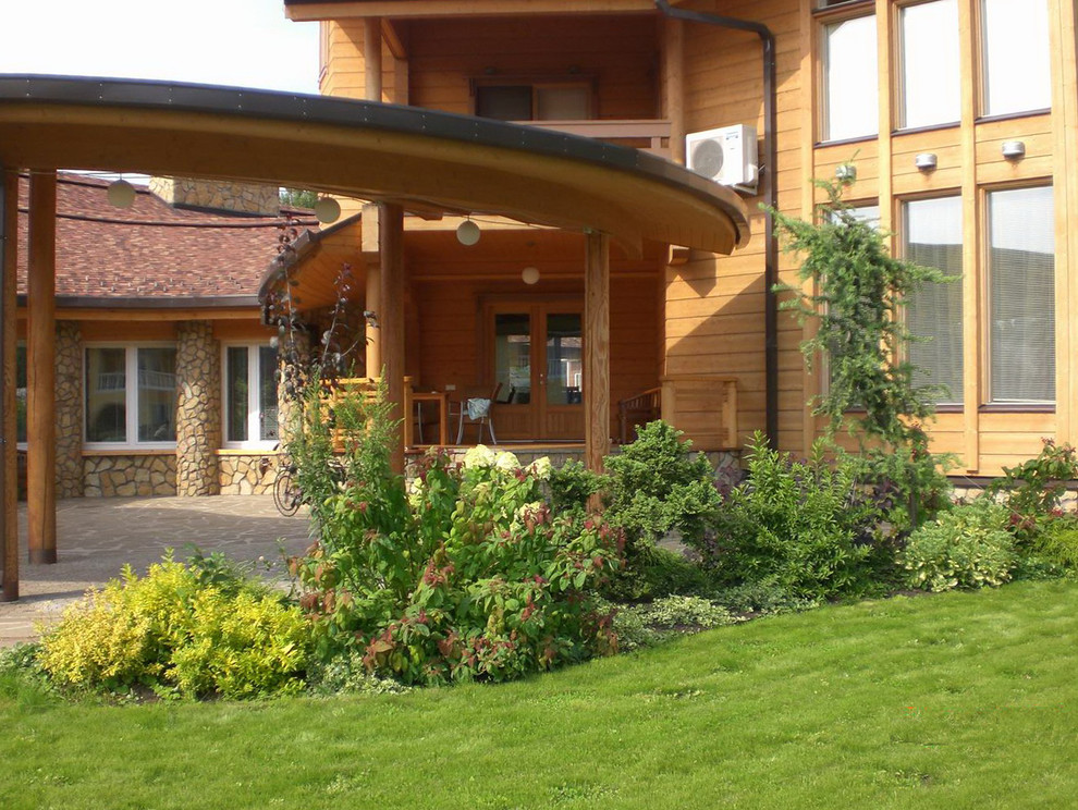 Частный жилой дом с бассейном