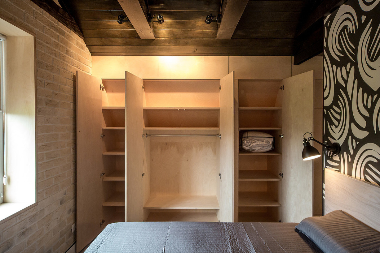 Интерьер мансарды дачного дома в Подмосковье