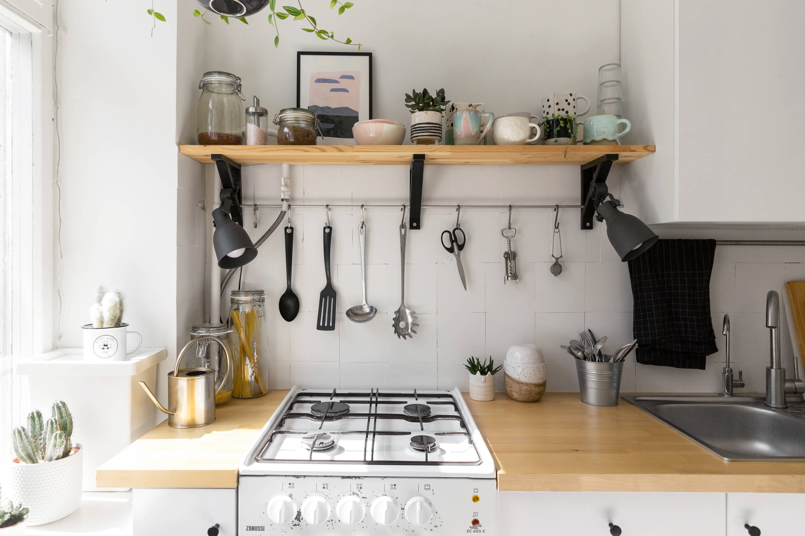 Вопрос: Как обновить фартук, не сбивая плитку