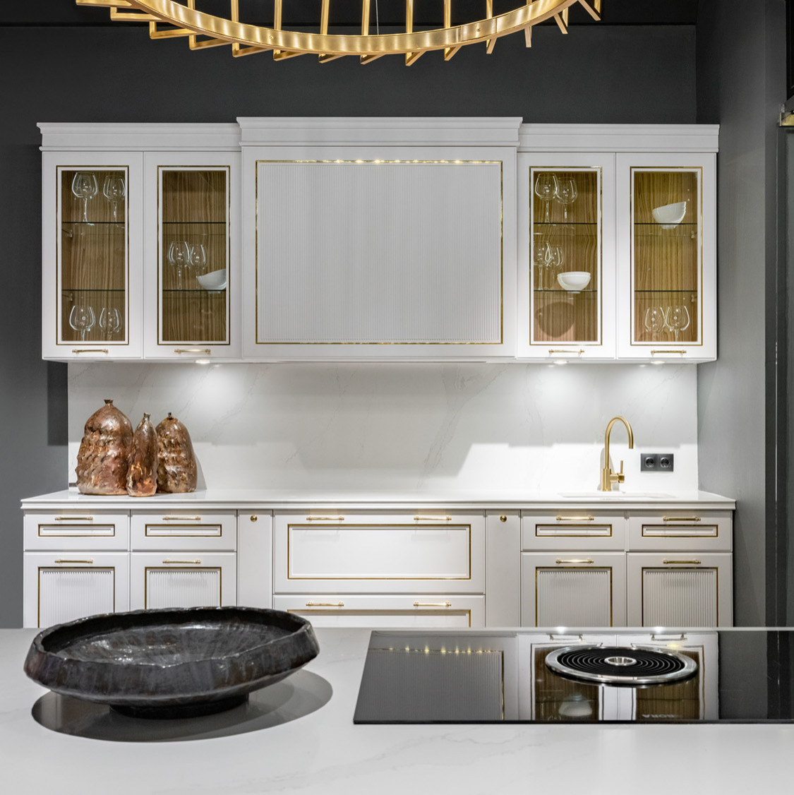 Обложка проекта: Кухня в латуни