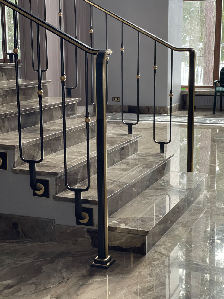 Лестничное ограждение из стали и латуни