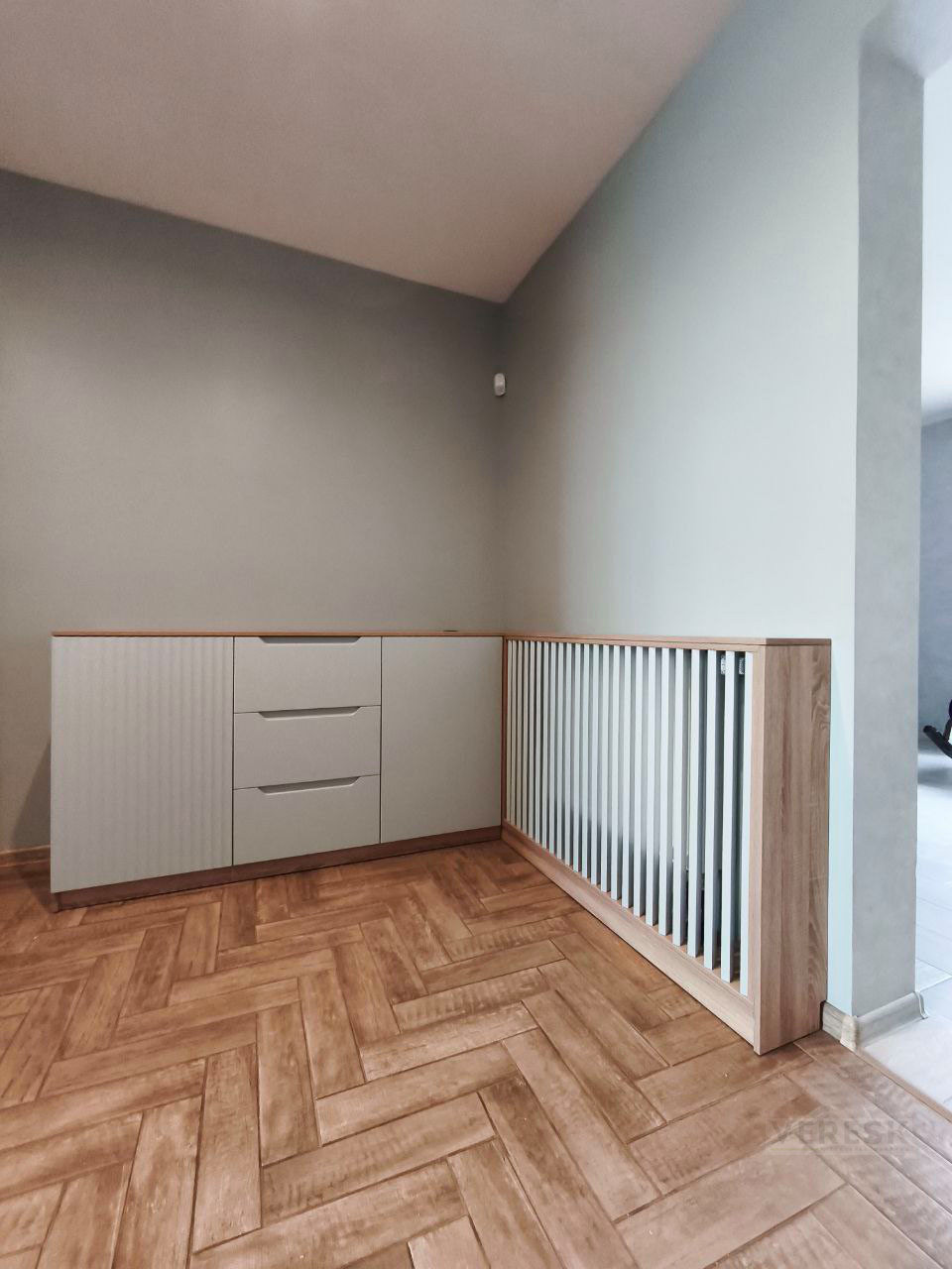 Тумбы и комоды