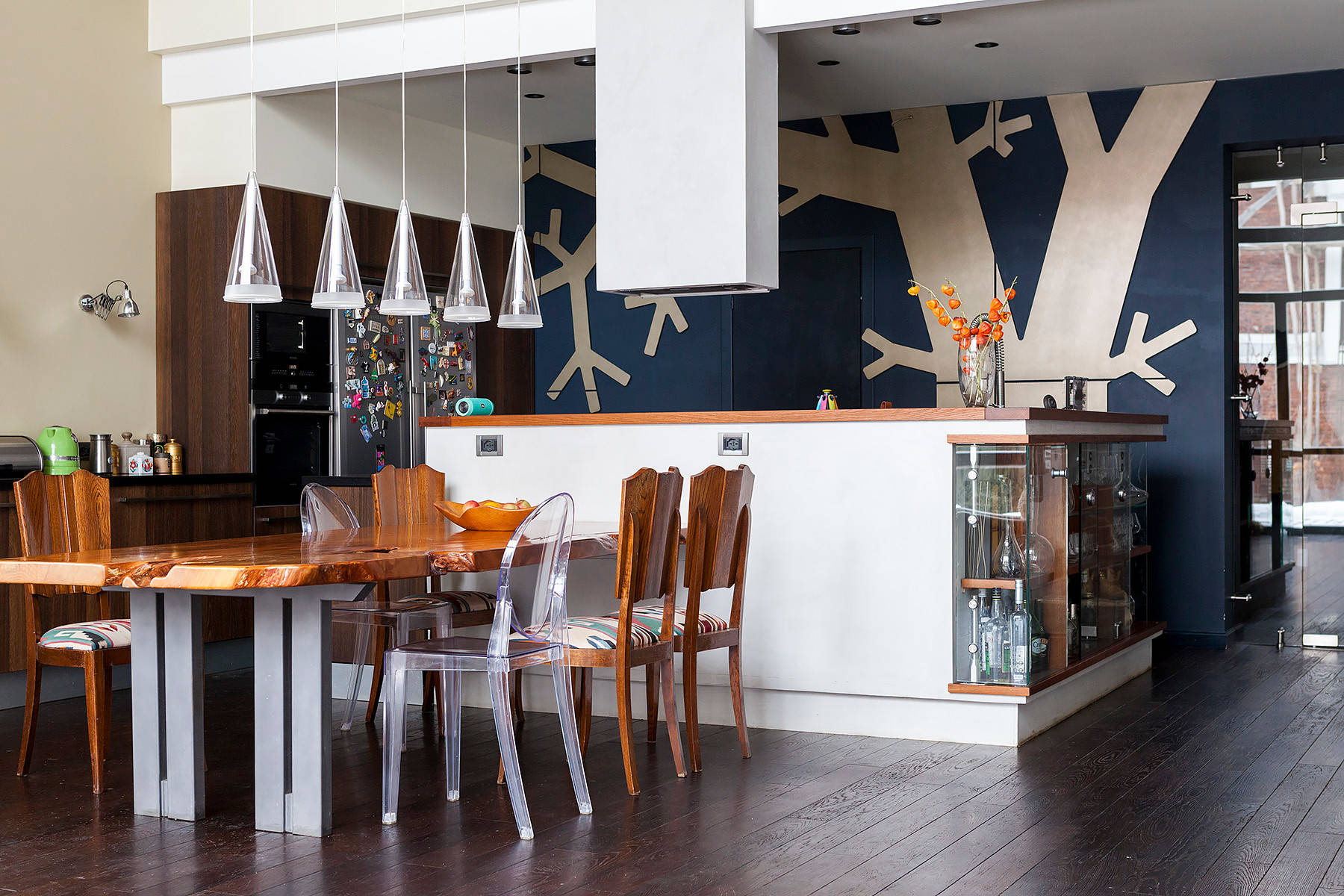 В гостях: Дерево в облаках — посреди загородного дома