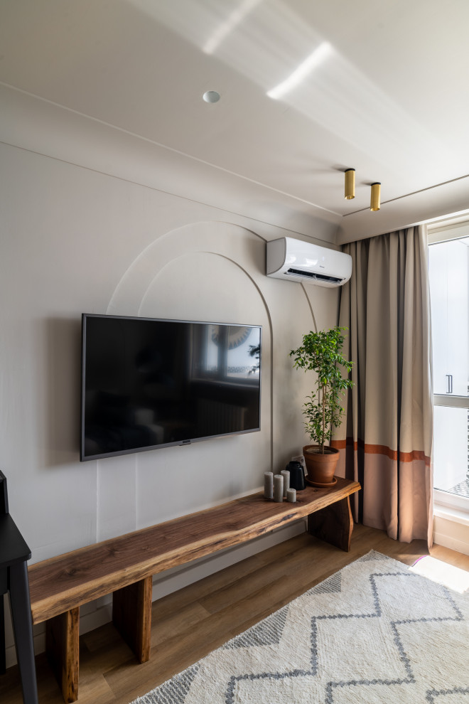 Солнце, арки и осиное гнездо в гостиной