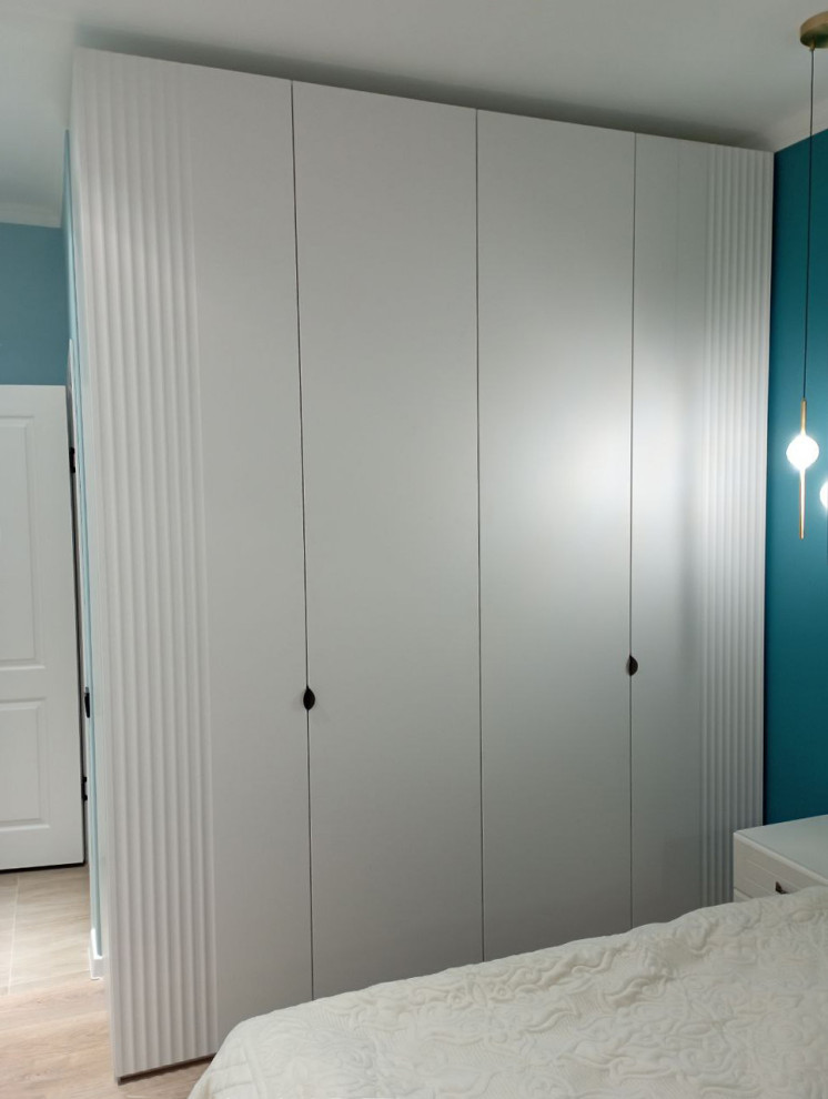 Распашные шкафы