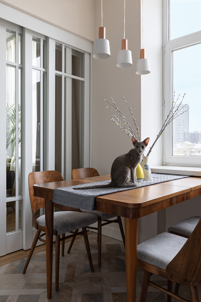 Квартира с желтым диваном