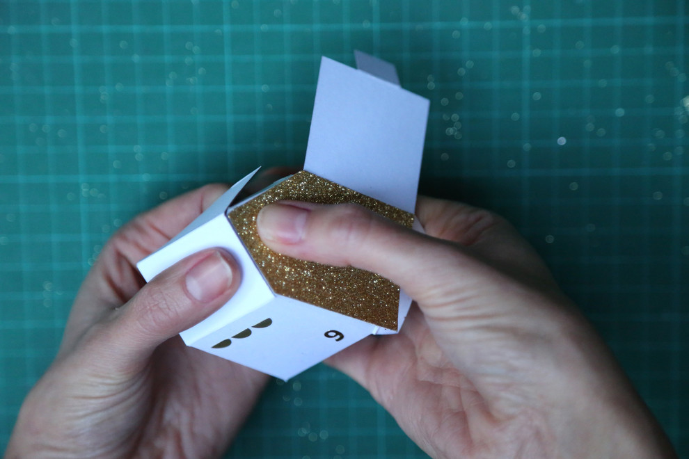 Своими руками: Как сделать новогодний адвент-календарь