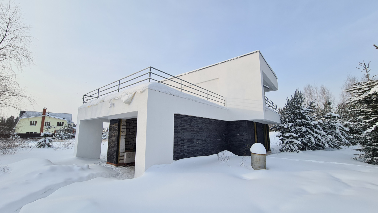 Modern house 150/185+50