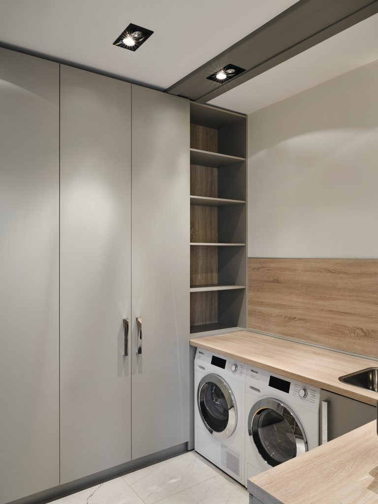 Дом в лесу у озера