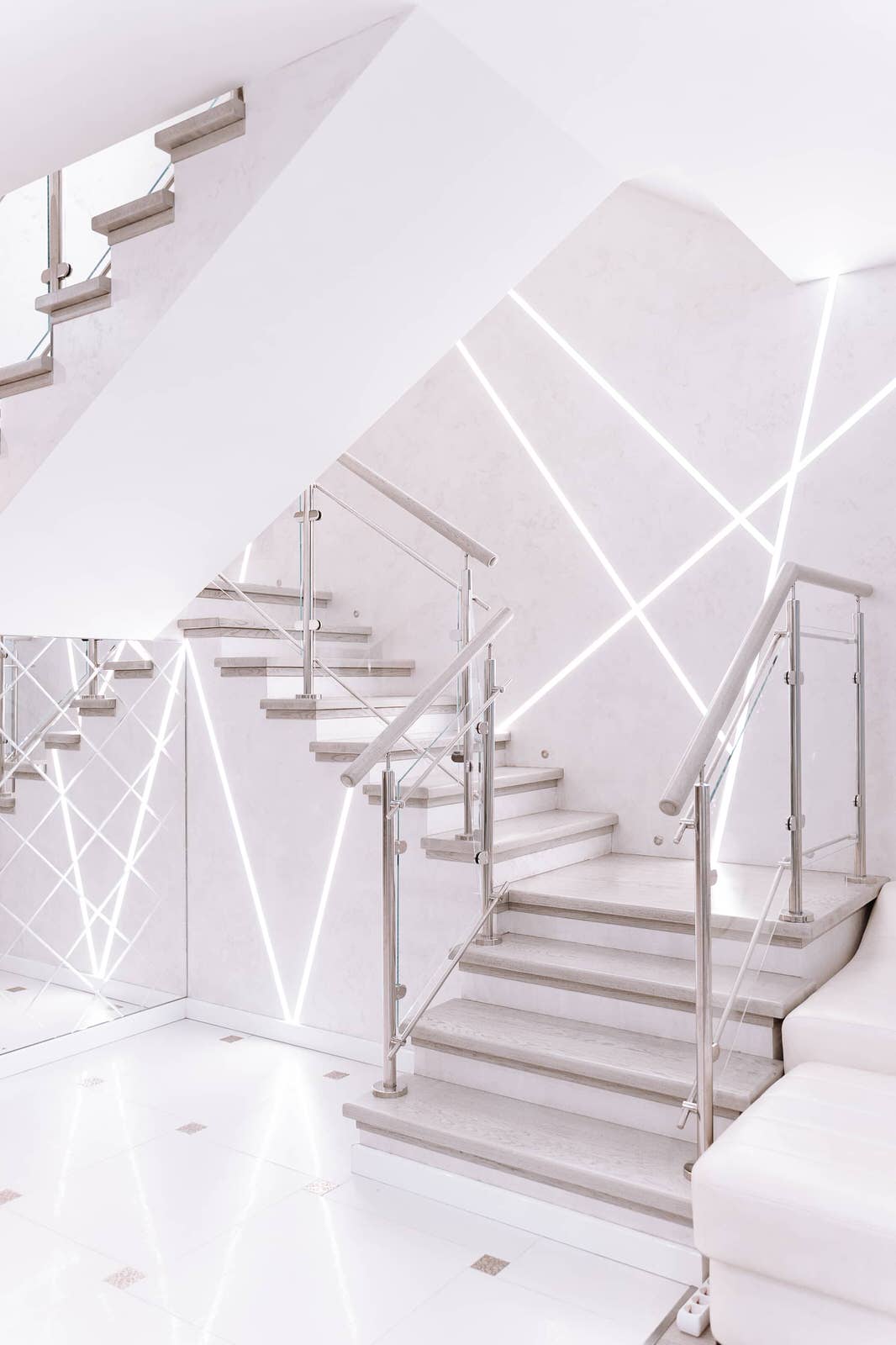 Проект 9 - Лестница в стиле Hi-Tech с подсветкой ступеней