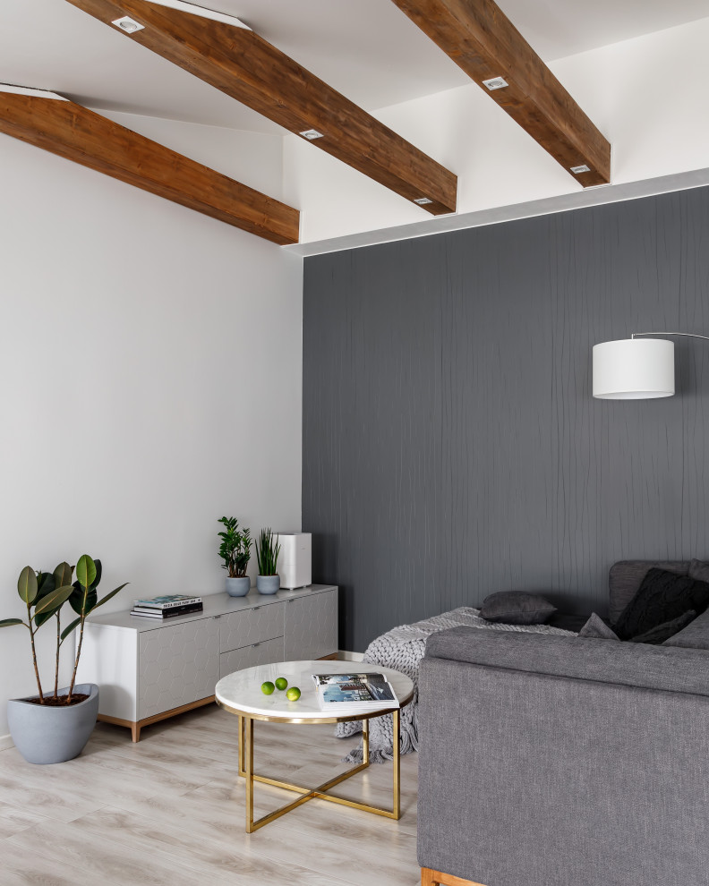 Белая мансардная квартира в историческом центре Петербурга