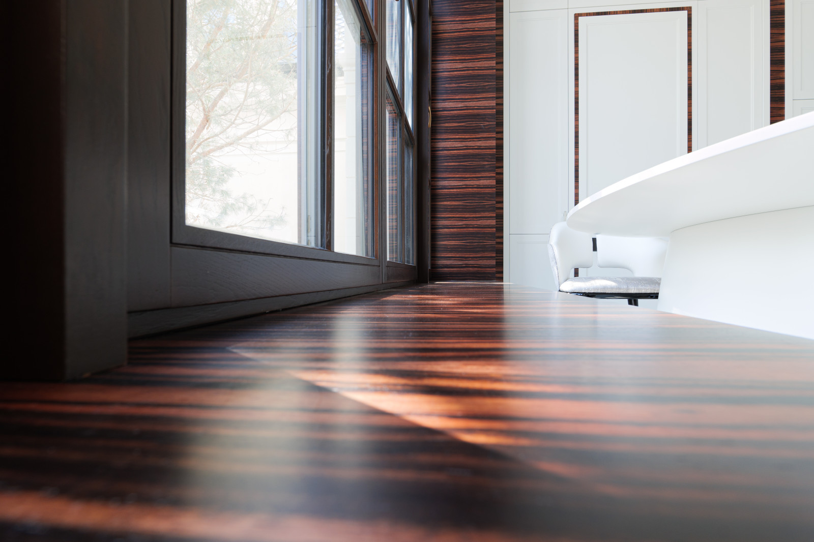 Шпонированные подоконники