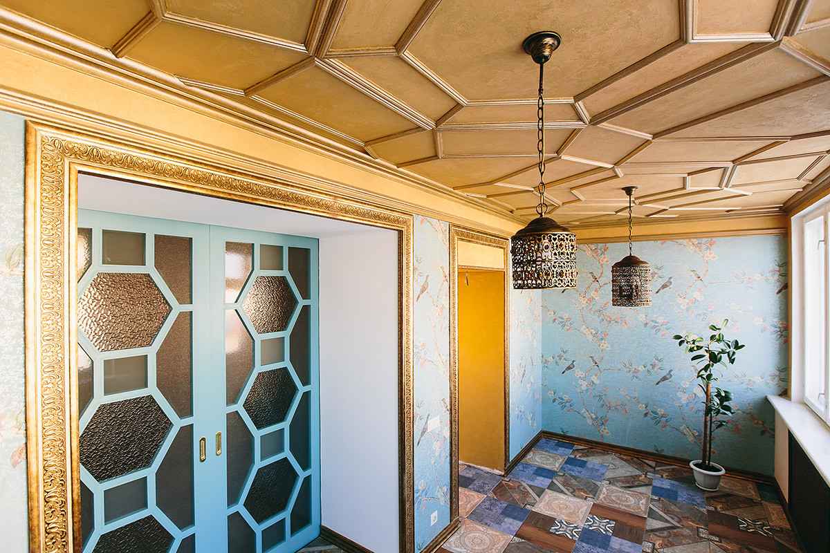 Реализация:Классика с нотками востока в бирюзе