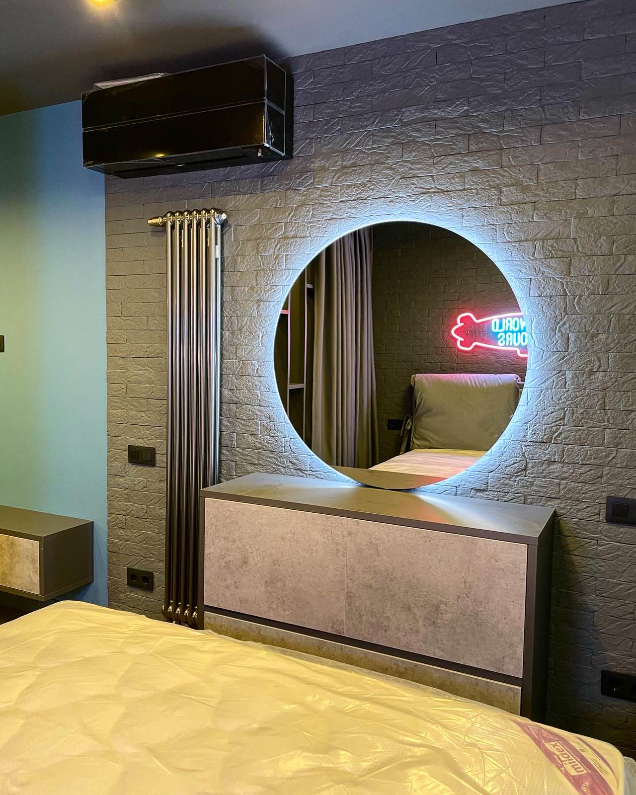 THE SMALL LOFT INTERIOR