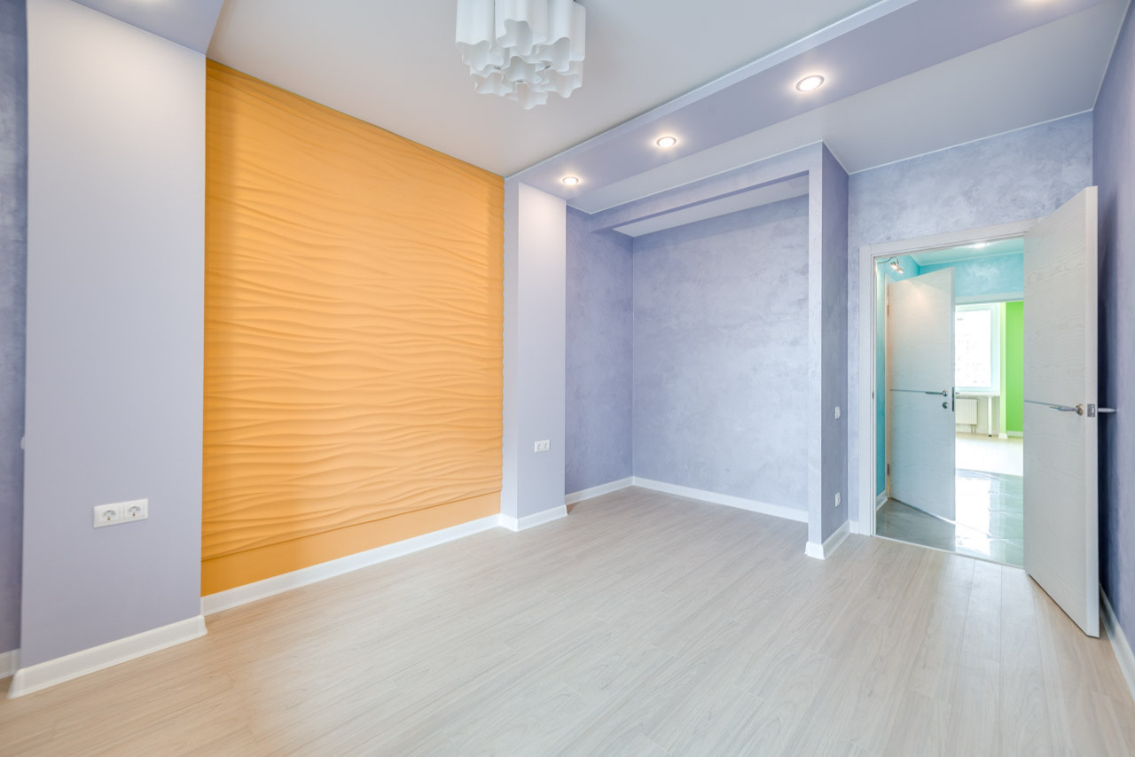 Спальня яркая  для молодой семьи