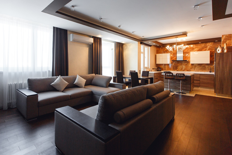 Современная квартира с мрамором на стенах