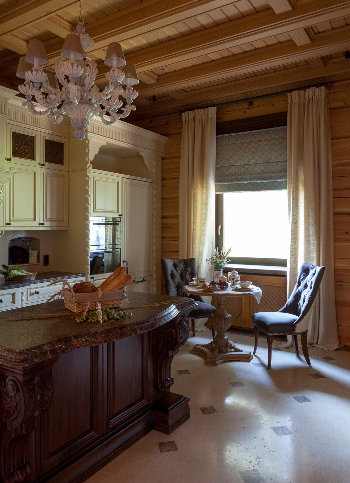 Деревянный дом в классическом стиле