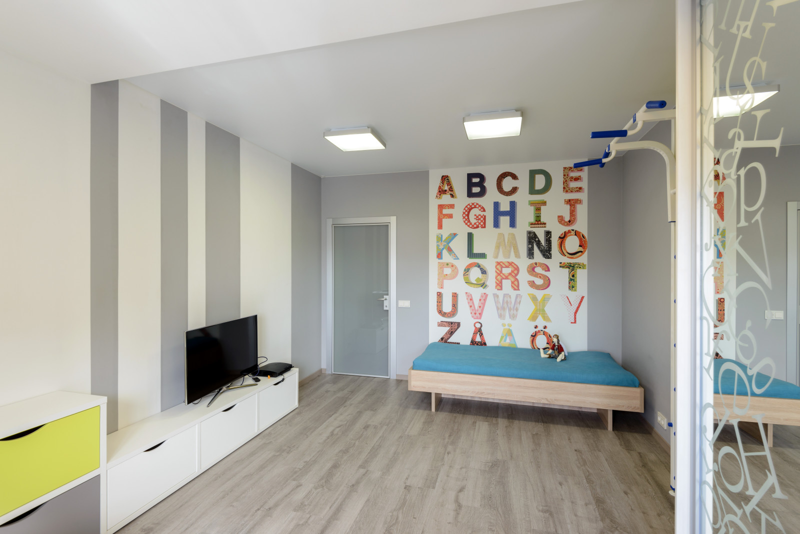 apartment with aquarium