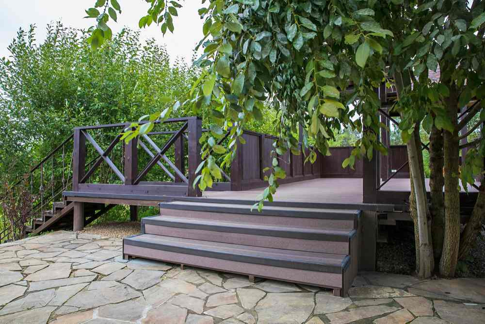 Садовые дорожки и беседка