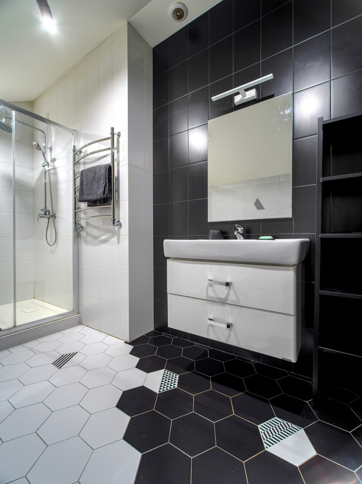 Обложка проекта: Ванная комната в черно-белых тонах