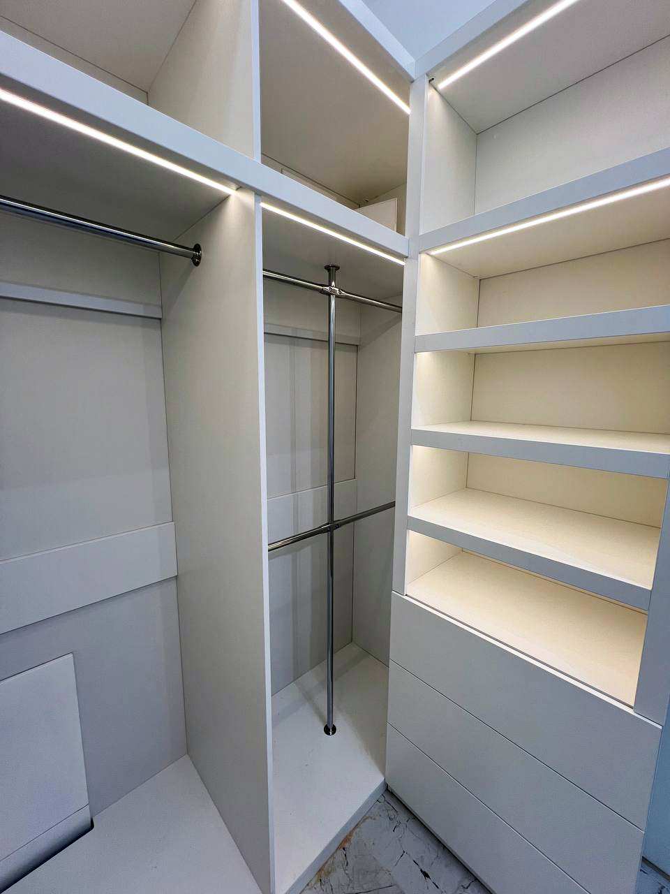 Гардеробные с подсветкой
