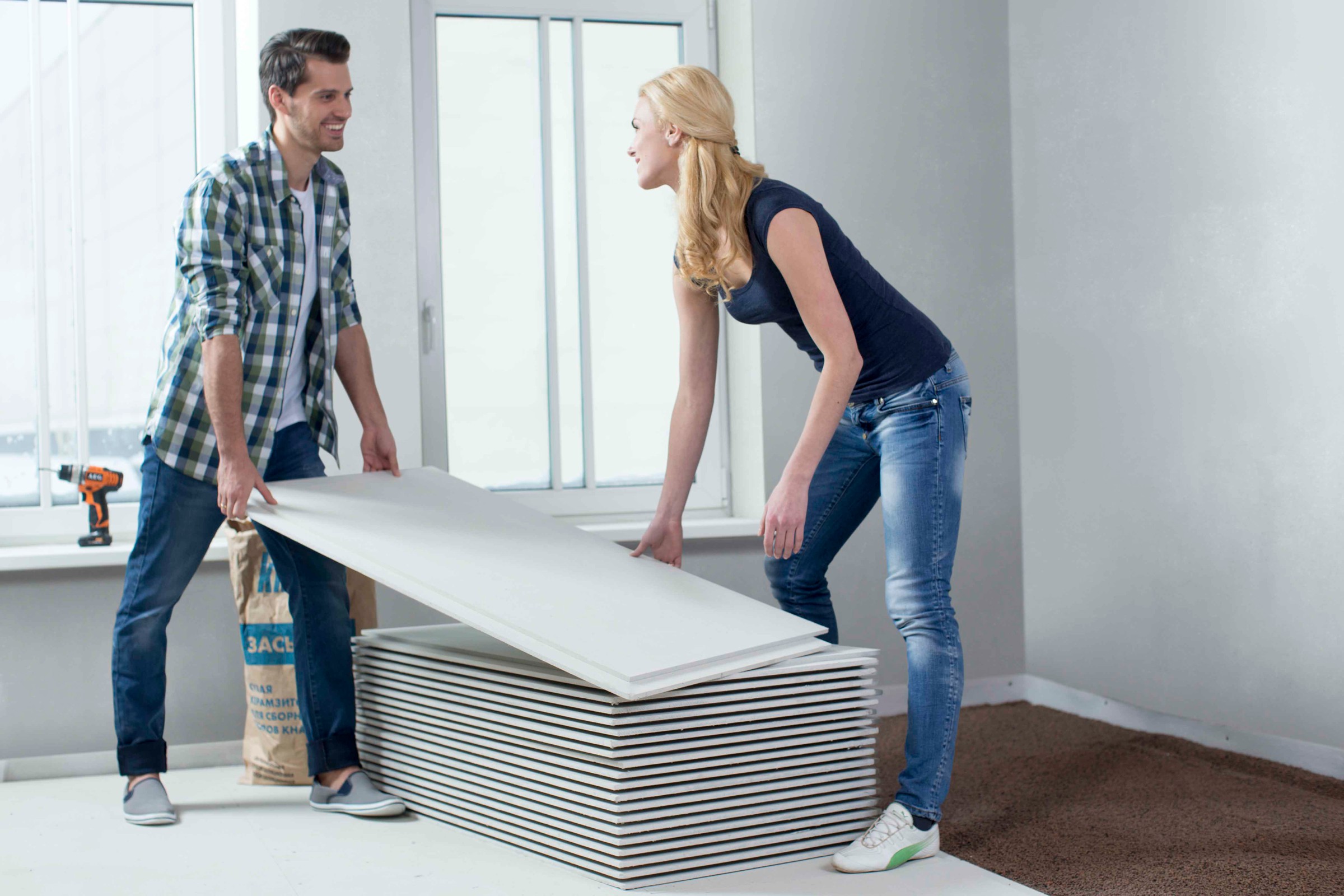 Вопрос: Как защитить стену за печью или камином