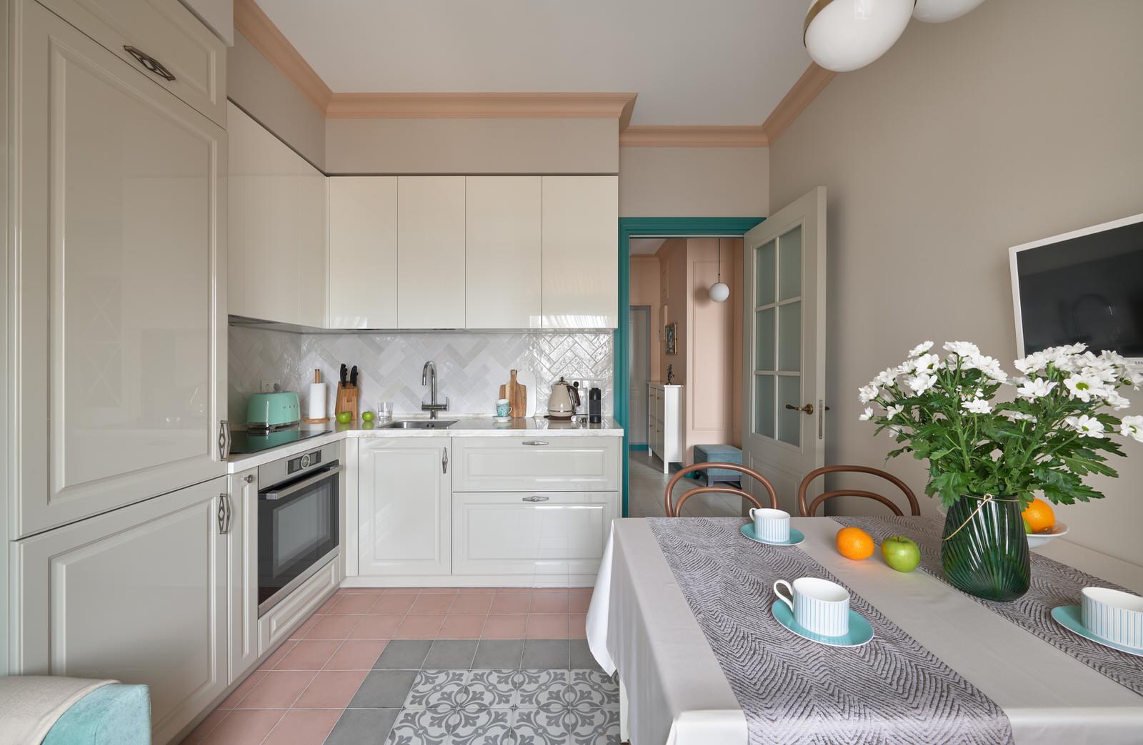 Двухкомнатная квартира с ярким дизайном 65 м2