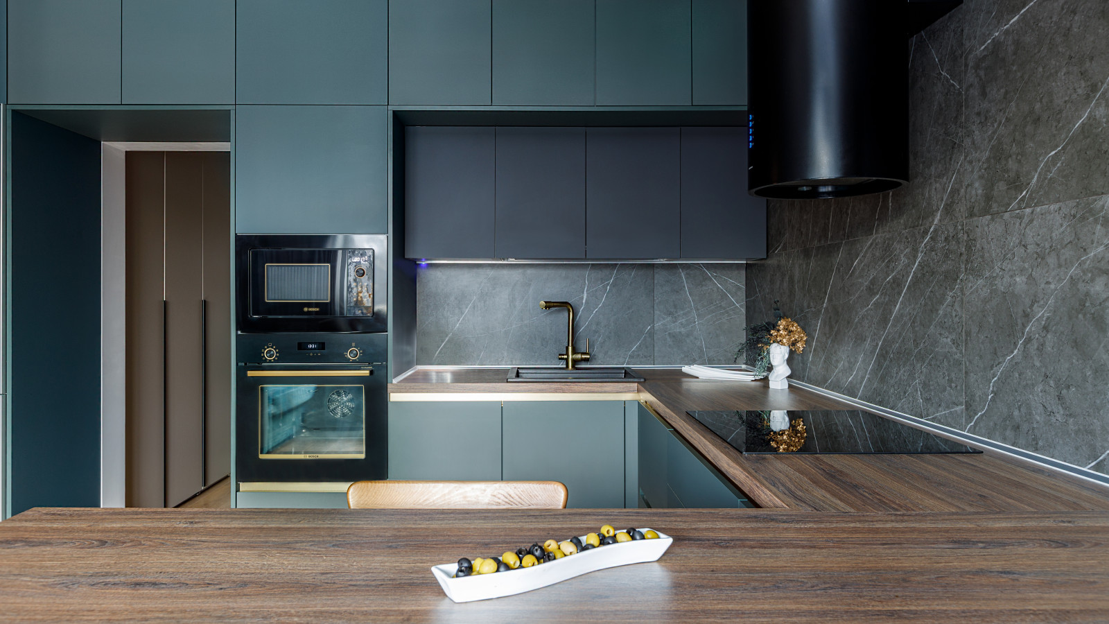 Кухня дома у декоратора.