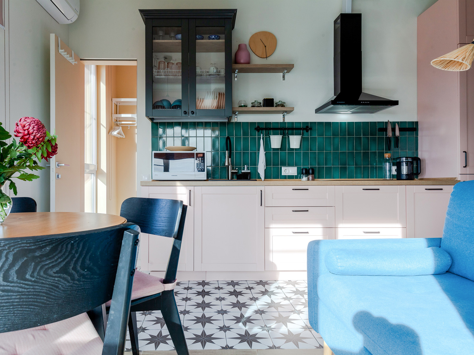 Двухкомнатная квартира в Адлере