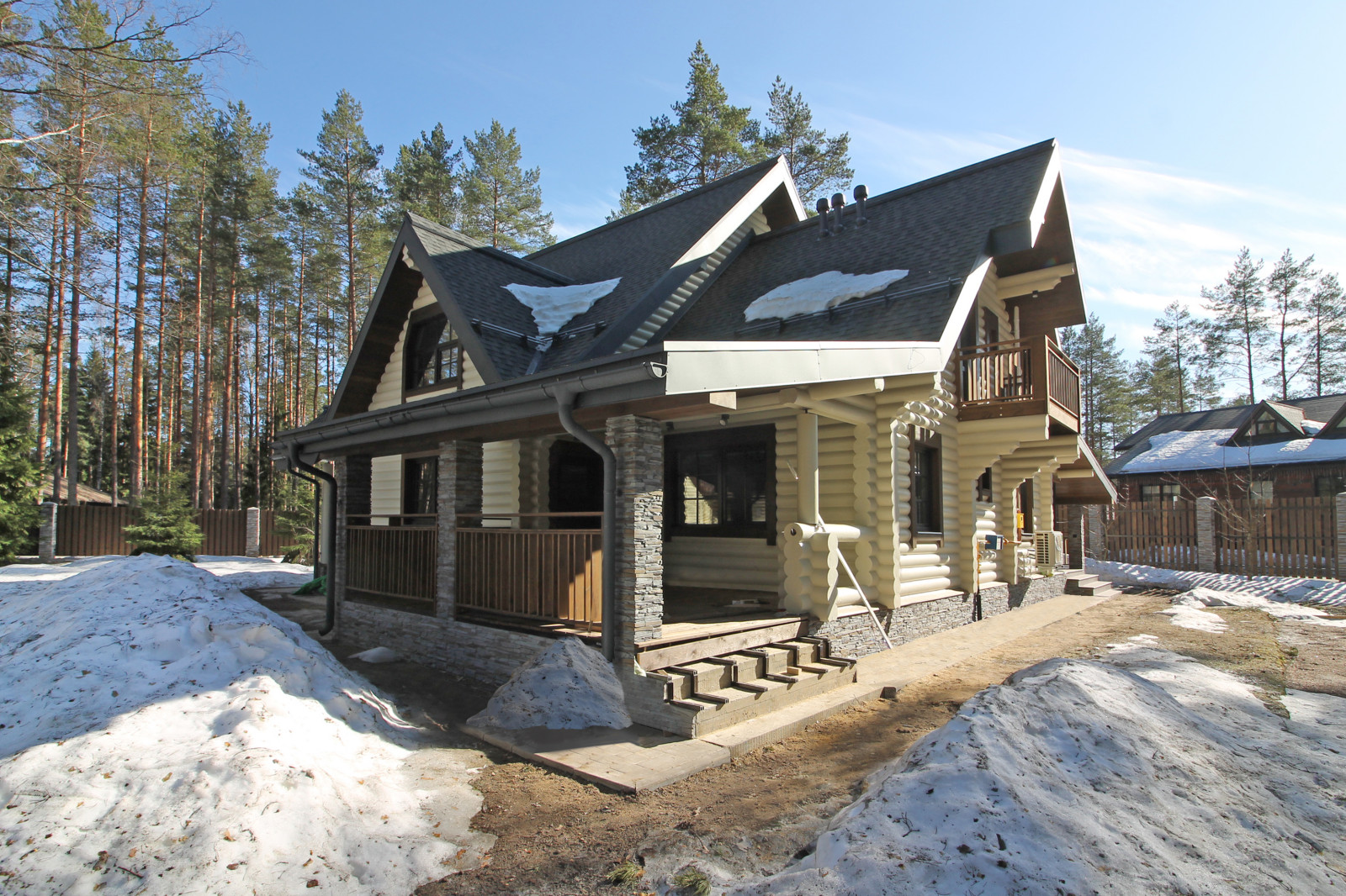 Срубовой коттедж в Рощино