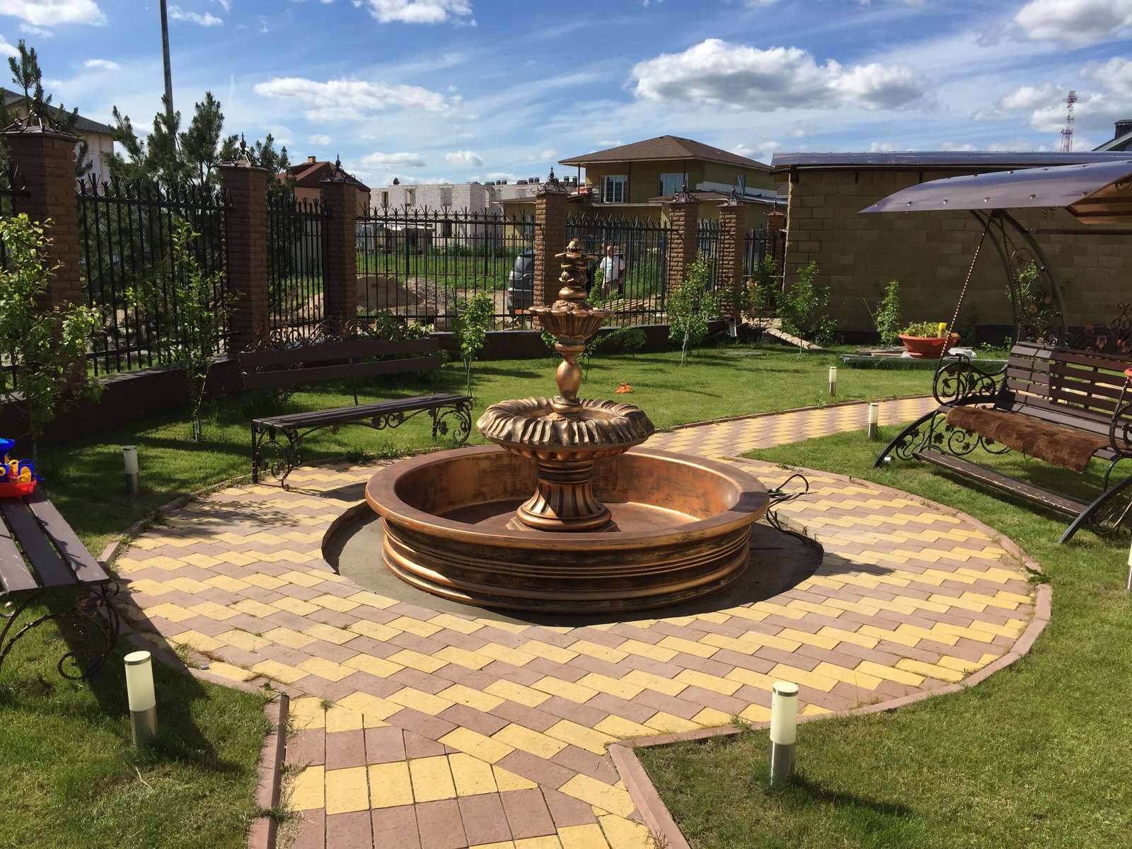 Садовый фонтан на Новой Риге