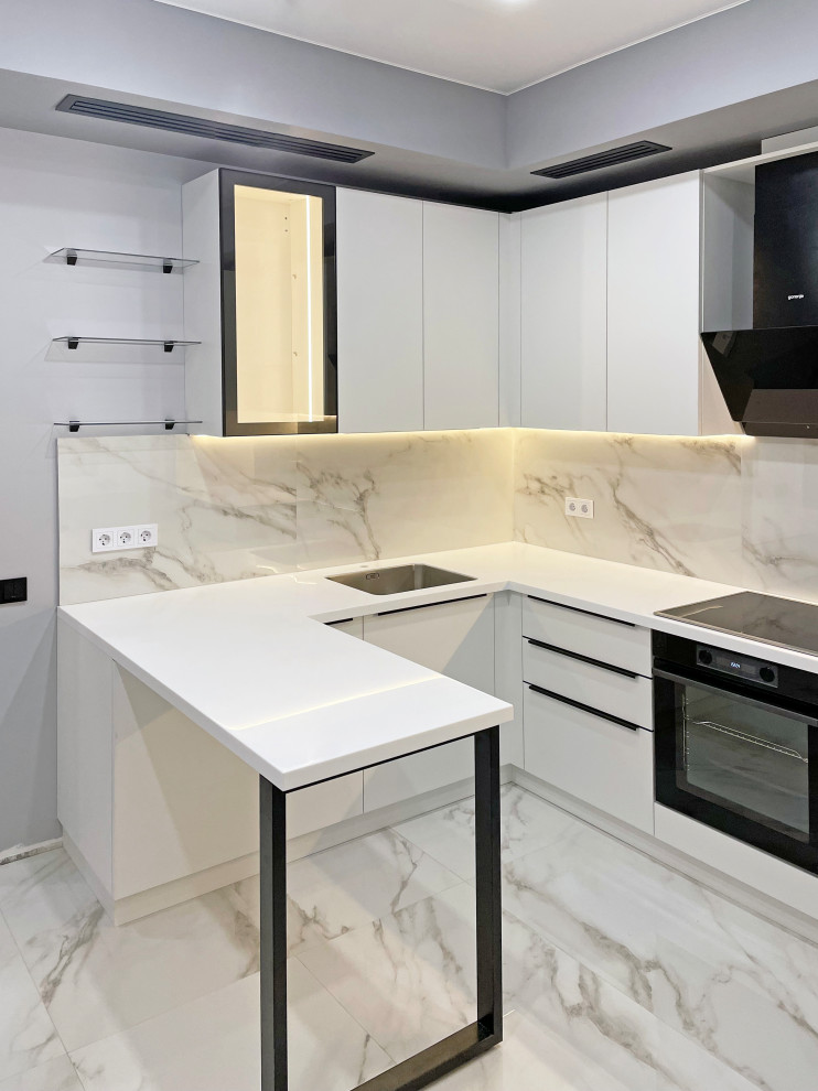 Стильная кухня с белыми фасадами Кристайл супер мат