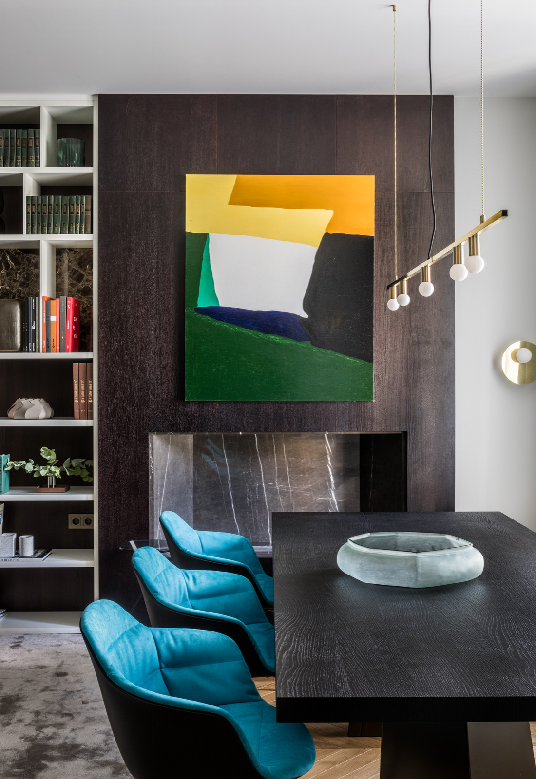 Houzz тур: Квартира с яркими деталями и элементами из латуни