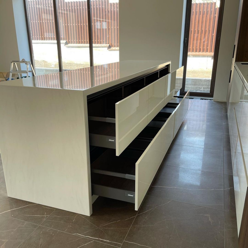 Современная кухня с островом