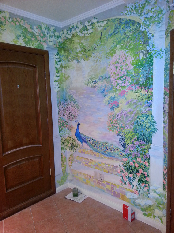 Комбинация светящихся красок и традиционной живописи