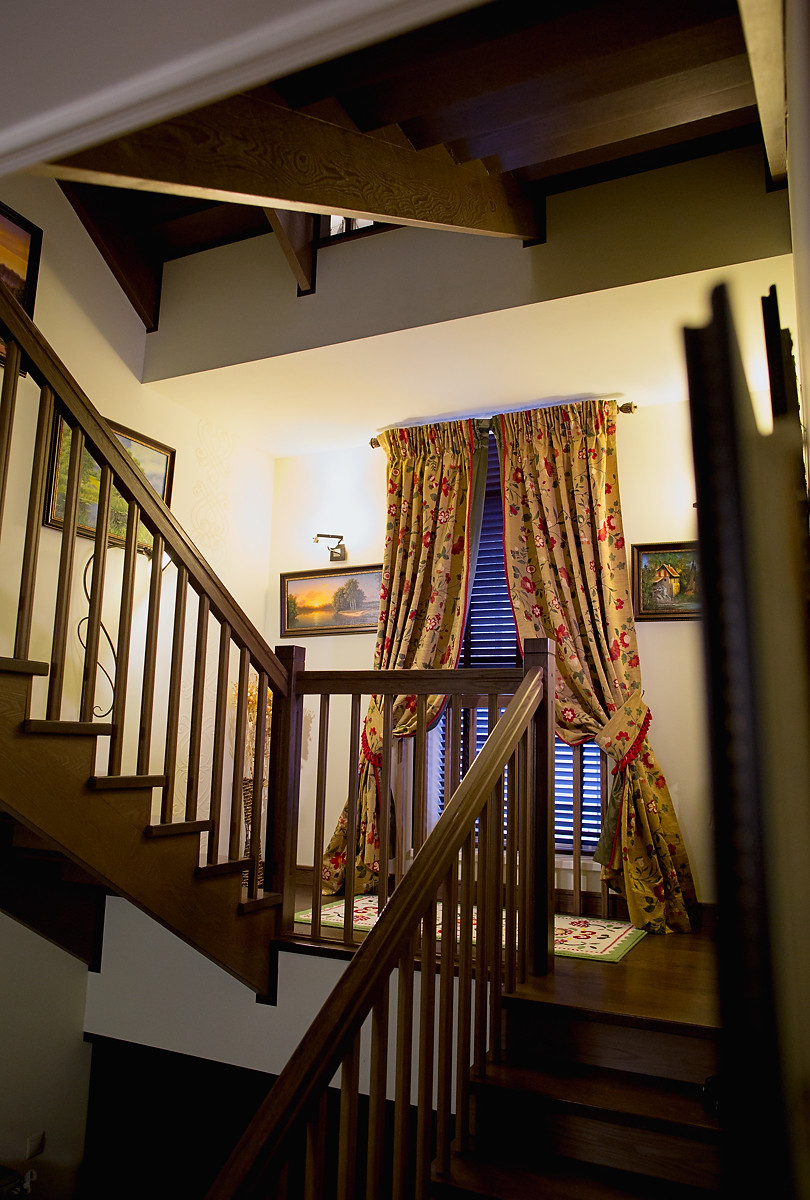 Окно на лестнице. Дом в Салтыковке.