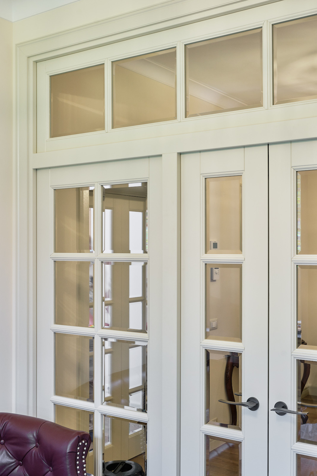 Кантри Ral 1013 в интерьере дома